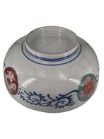 Imari porseleinen staande beker — Japan — bloemendecor, Antiek en Kunst, Antiek | Keramiek en Aardewerk, Ophalen of Verzenden