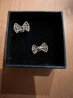 A vendre boucle d oreille “noeud papillon”, Comme neuf, Argent, Puces ou Clous, Argent