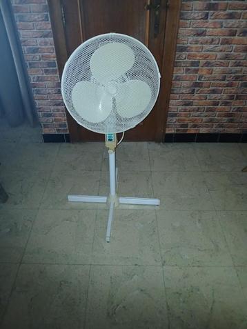 staande ventilator met 3 snelheden   20€ beschikbaar voor biedingen