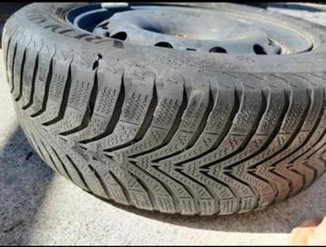 4 jantes en tôle plus 4 pneus hiver vredestein 185/60 r15 disponible aux enchères