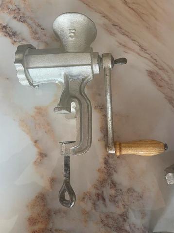Hachoir à viande manuel vintage N5 en métal  beschikbaar voor biedingen