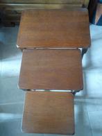 Set bijzettafeltjes, Enlèvement