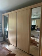 Gratis 4 deurs kleerkast, moet deze week opgehaald worden!!!, Huis en Inrichting, Ophalen, Met hangruimte