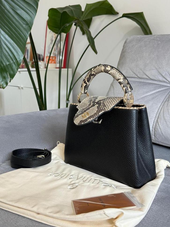 Louis Vuitton Capucines – Black Leather & Python Handle, Handtassen en Accessoires, Tassen | Damestassen, Zo goed als nieuw, Handtas