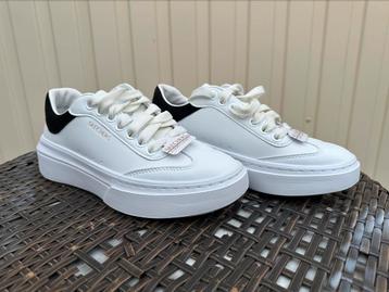 Skechers sneakers beschikbaar voor biedingen