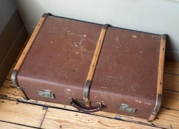 Retro vintage koffer valies beschikbaar voor biedingen