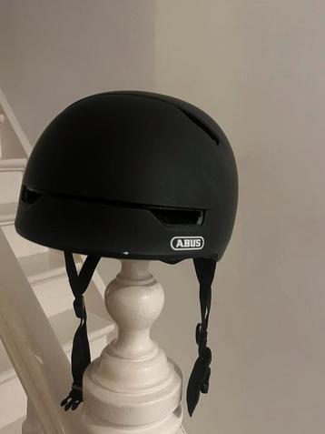 Fietshelm Abus, maat M beschikbaar voor biedingen