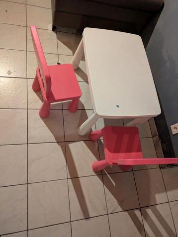 Kindertafel en 2 stoeltjes, Kinderen en Baby's, Kinderkamer | Tafels en Stoelen, Ophalen, Gebruikt
