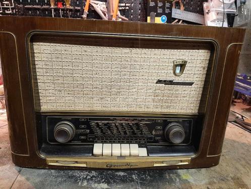 Oude radio Grundig 2035 W3D, Audio, Tv en Foto, Radio's, Radio, Ophalen