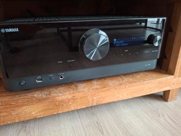 Yamaha MusicCast RX-V6A met Phono beschikbaar voor biedingen