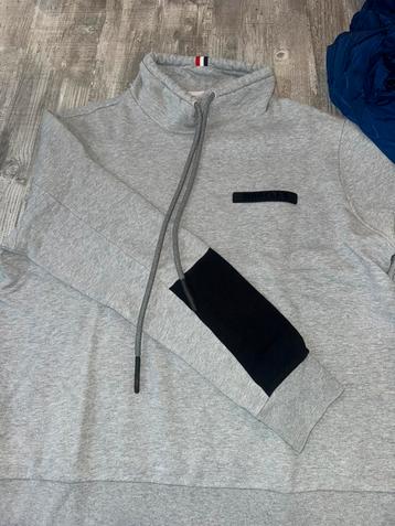 Pull Moncler, Envoi