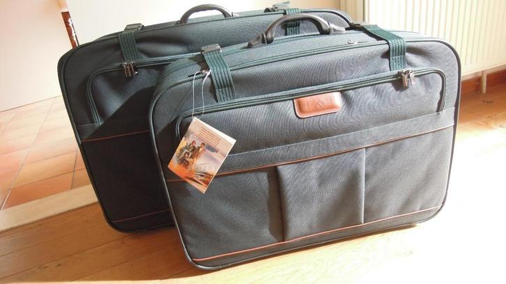 NIEUWSTAAT oranje Samsonite valies, NIEUWE groene valies, Handtassen en Accessoires, Koffers, Nieuw, Slot, Uitschuifbare handgreep