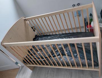 Babybed, zo goed als nieuw