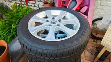4x jantes avec pneus hiver 205/55/16 5x114.3 Hyndai Kia mits beschikbaar voor biedingen