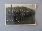 oude foto soldaten militairen marche geweer op schouder, Verzenden, Landmacht, Foto of Poster