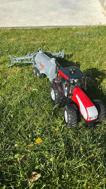 Tracteur 1/16 Valtra T191 avec remorque Bruder super état, Enlèvement ou Envoi, Utilisé, Tracteur et Agriculture