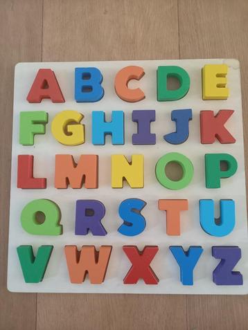 Gratis houten puzzel alfabet educatief speelgoed beschikbaar voor biedingen