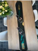 Hardboard Hooger snowboard met bindingen en in goede staat, Ophalen, Gebruikt, Bindingen