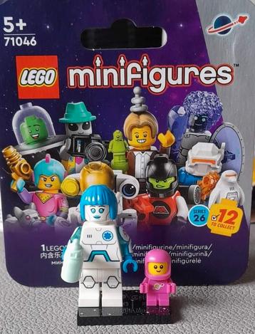 LEGO Space: Nurse Android & baby Pink. beschikbaar voor biedingen