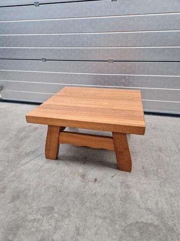 Mooie salontafel in prima staat.  beschikbaar voor biedingen