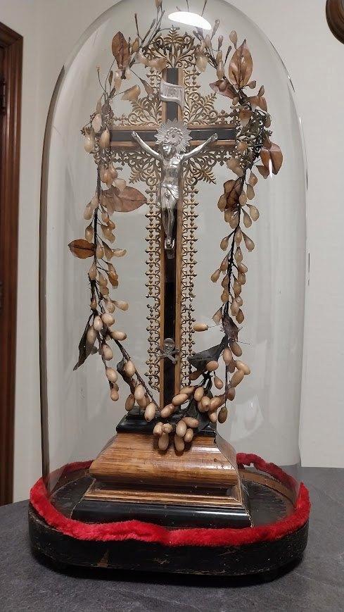 Kruisbeeld onder stolp, Antiek en Kunst, Curiosa en Brocante, Ophalen