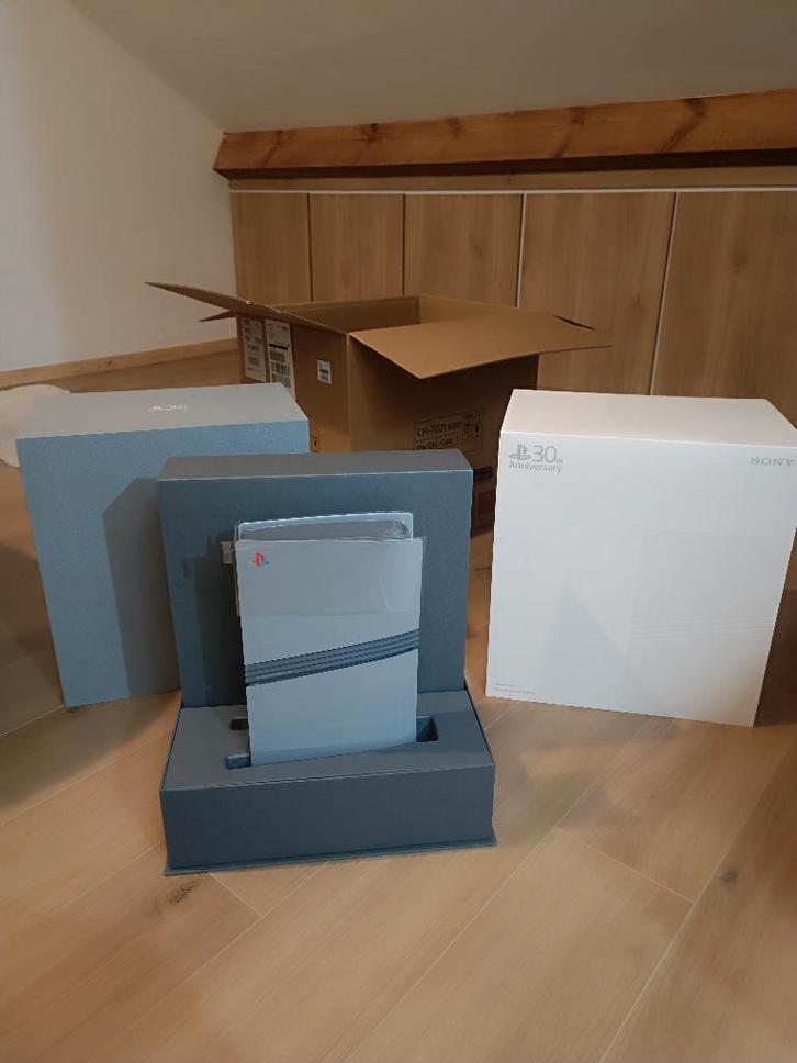 PlayStation 5 pro 30 anniversaire édition Limitée, Consoles de jeu & Jeux vidéo, Consoles de jeu | Sony PlayStation 5, Neuf, Playstation 5