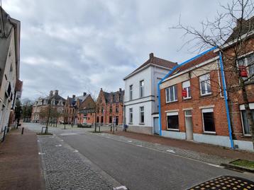 Mooi gelegen renovatiewoning te koop beschikbaar voor biedingen