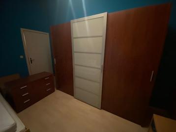 Kledingkast met commode  beschikbaar voor biedingen