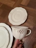 Set romantisch servies in roomwit landhuisstijl, Ophalen of Verzenden