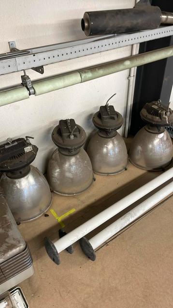 Industriele verlichting, 4 stuks beschikbaar. 100€/4 beschikbaar voor biedingen