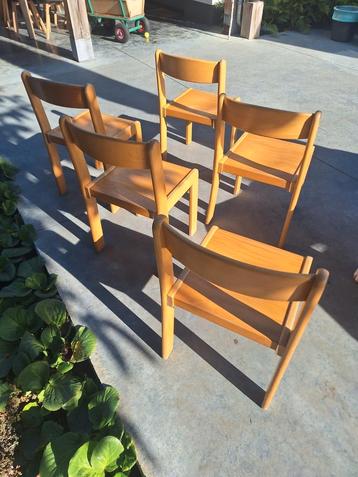 5 vintage houten kinderstoelen beschikbaar voor biedingen