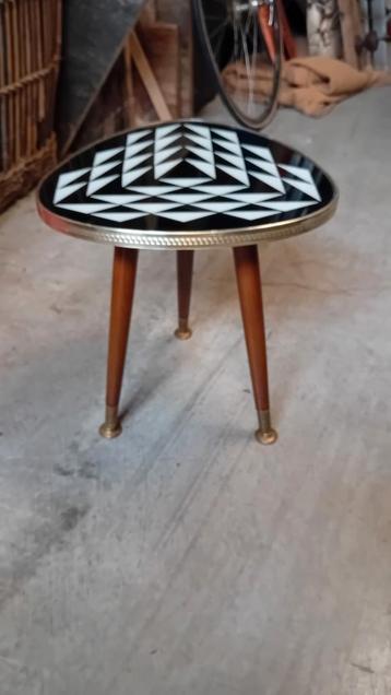 Vintage bijzettafel Niertafel 60's motief beschikbaar voor biedingen