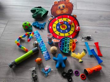 Leuke set met o.a. fidget speelgoed, dokters gerief, boekjes beschikbaar voor biedingen