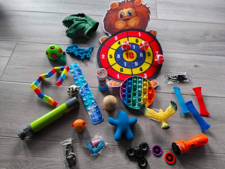 Leuke set met o.a. fidget speelgoed, dokters gerief, boekjes, Kinderen en Baby's, Speelgoed | Babyspeelgoed, Ophalen