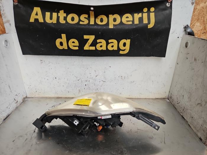 Phare droit d'un Mazda 5, Autos : Pièces & Accessoires, Éclairage, Mazda, Utilisé, 3 mois de garantie, Enlèvement ou Envoi