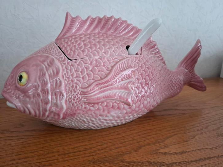 Aardewerk van Bordallo Pinheiro. Voor vissoep bijv., Antiek en Kunst, Antiek | Keramiek en Aardewerk, Ophalen