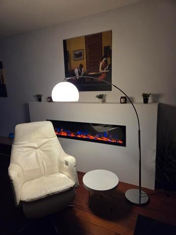 TOP elektrisch verstelbare loungechair, lamp en tafel beschikbaar voor biedingen