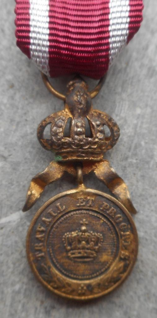 MEDAILLE D'OR DE L'ORDRE DE LA COURONNE - MINIATURE + ECRIN, Verzamelen, Militaria | Algemeen, Landmacht, Lintje, Medaille of Wings