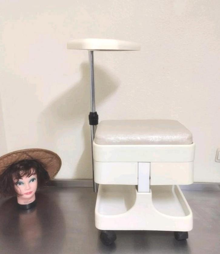 🟣 💅 💄 vintage opbergruimte voor manicurestoelen uit, Huis en Inrichting, Stoelen, Gebruikt, Eén, Kunststof, Metaal, Stof, Overige materialen