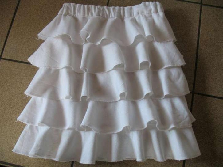 Wit linnen rokje in laagjes, Kinderen en Baby's, Kinderkleding | Maat 116, Zo goed als nieuw, Meisje, Jurk of Rok, Ophalen of Verzenden