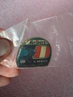 Vintage Marlboro F1 pin – Gerhard Berger racehelm – jaren 90, Ophalen of Verzenden, Nieuw, Sport, Speldje of Pin