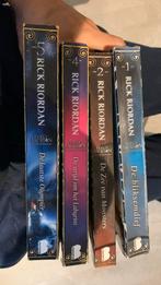 Percy Jackson 1,2,4,5, Boeken, Science fiction, Ophalen of Verzenden, Zo goed als nieuw
