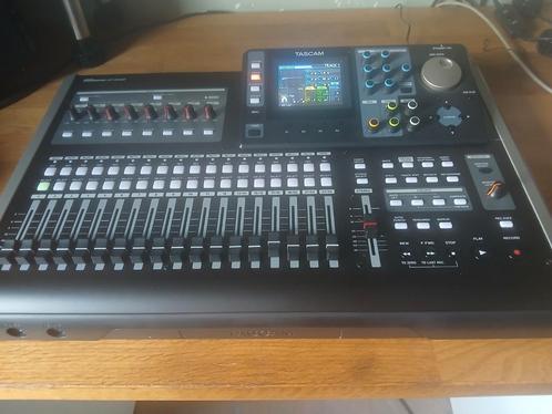 Tascam DP-24sd plus footswitch, Muziek en Instrumenten, Mengpanelen, Zo goed als nieuw, 20 kanalen of meer, Microfooningang, Ophalen of Verzenden