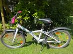 Kinderfiets Btwin 300, wit met roze, met spatbord, Fietsen en Brommers, Gebruikt, Btwin, Ophalen