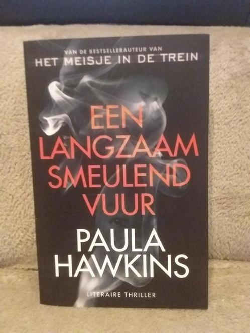 Paula Hawkins - Een langzaam smeulend vuur, Livres, Thrillers, Comme neuf, Enlèvement ou Envoi