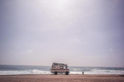 TE HUUR - Unieke Mercedes legerbus en off grid camper, Caravans en Kamperen, Verhuur