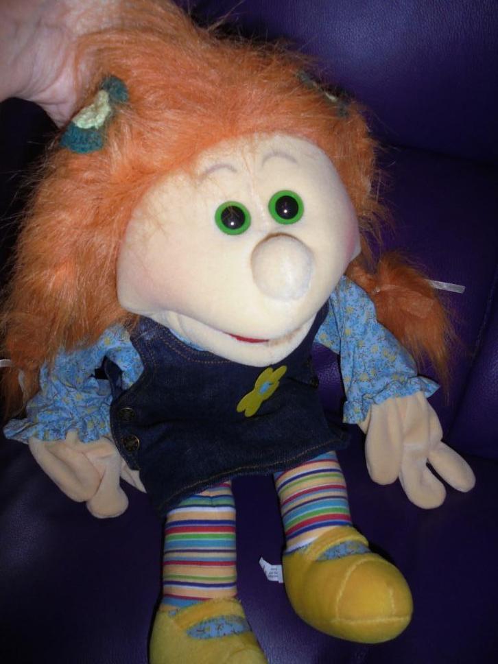 Handpop TANNI met vlechten van "Living Puppets", Verzamelen, Overige Verzamelen, Zo goed als nieuw, Ophalen of Verzenden