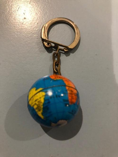 Sleutelhanger wereldbol globe aarde wereld bol, Verzamelen, Sleutelhangers, Gebruikt, Stad of Land, Ophalen of Verzenden