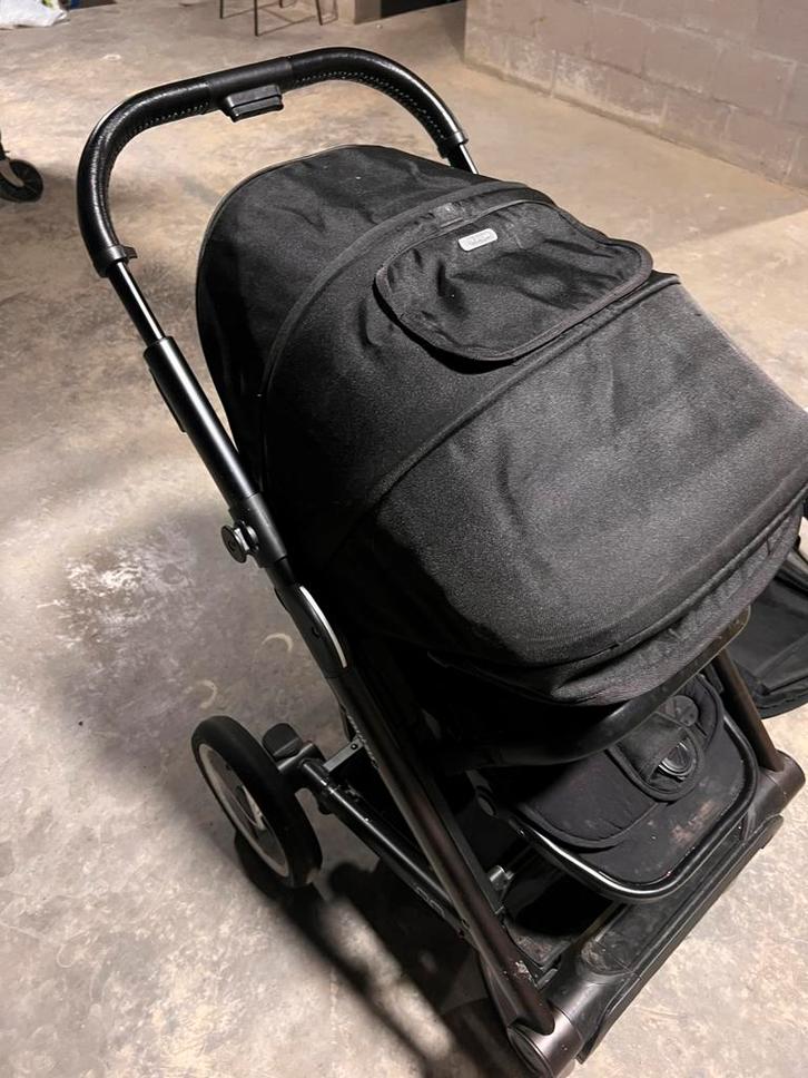 Mutsy Go buggy inclusief wieg., Kinderen en Baby's, Kinderwagens en Combinaties, Gebruikt, Kinderwagen, Mutsy, Luchtbanden, Verstelbare duwstang
