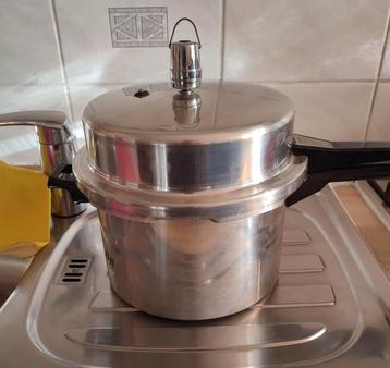 Casserole à pression 6L avec panier vapeur, Enlèvement ou Envoi, Utilisé, Casserole ou Cocotte-minute